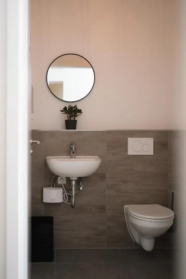Ein, Zwei- Oder Mehrbettzimmer/ Monteurszimmer Leipzig 0*,  Germany
